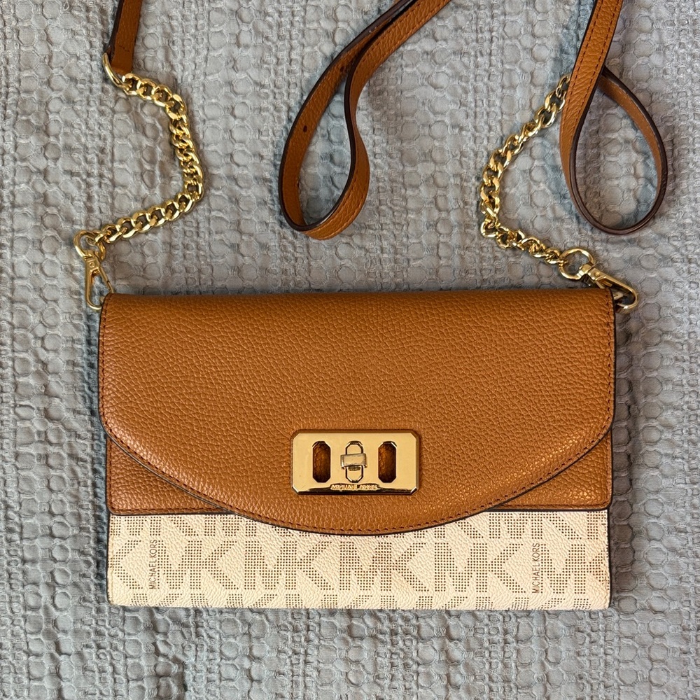 Stylish Tan and Cream Michael Kors Women's Crossbody Bag